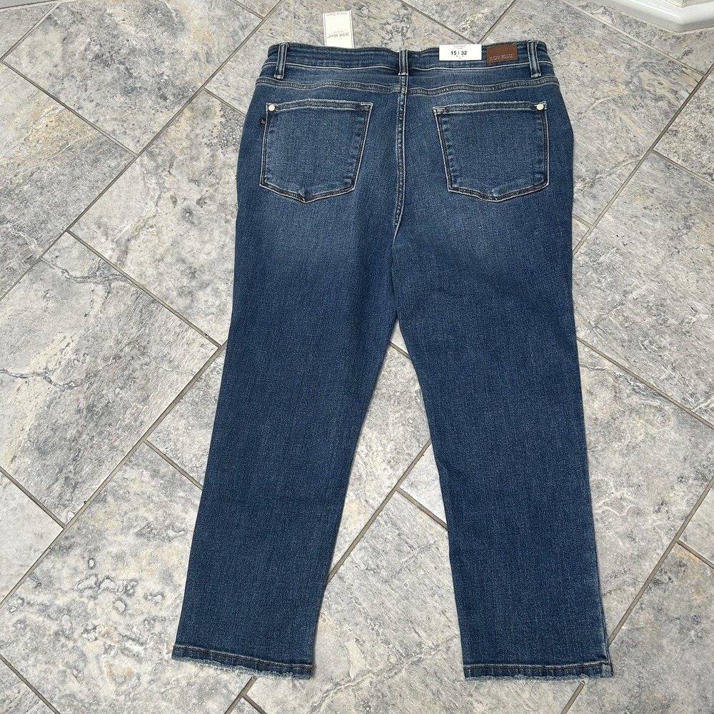 Judy Blue NWT Skinny Fit Capri Mid-Rise Denim Jeans Size 15/32 Style #72104 - Picture 6 of 7